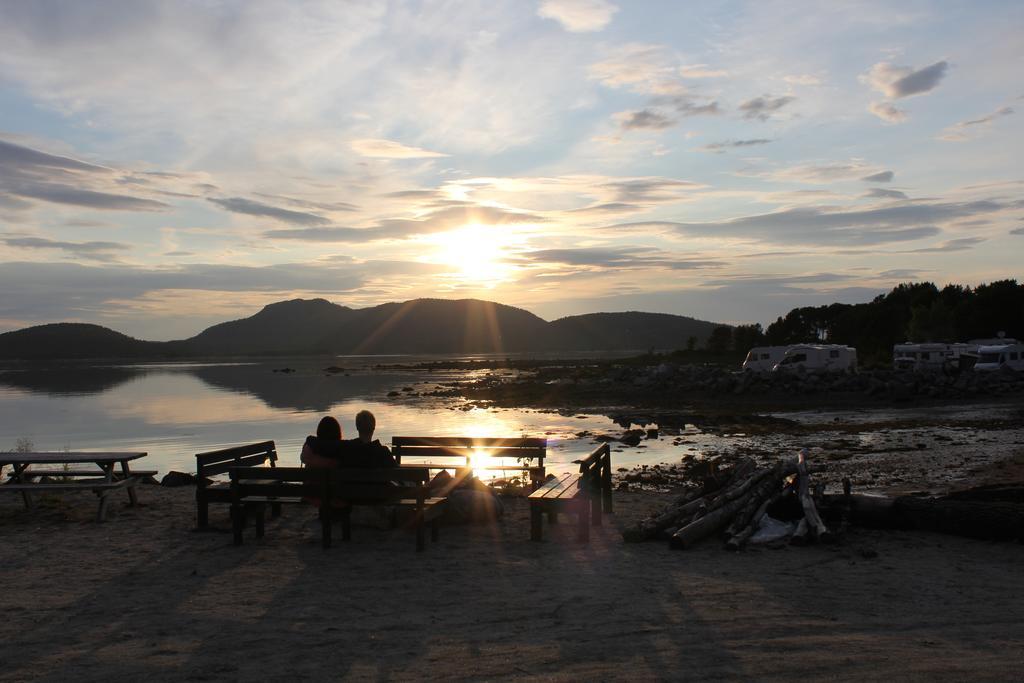 Ulvsvag Gjestgiveri Og Fjordcamping As Zewnętrze zdjęcie